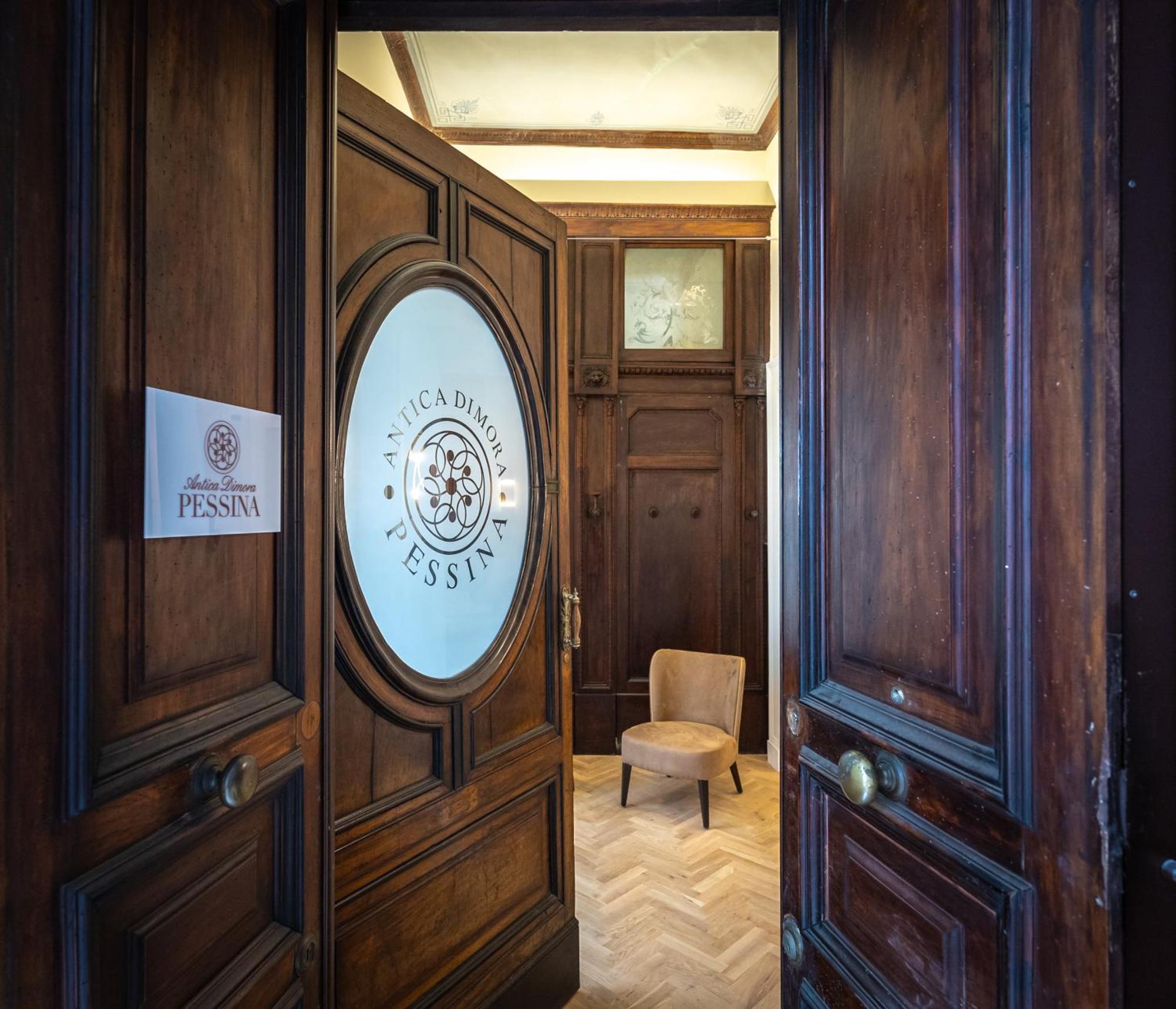 Antica Dimora Pessina Hotel Naples Exterior photo